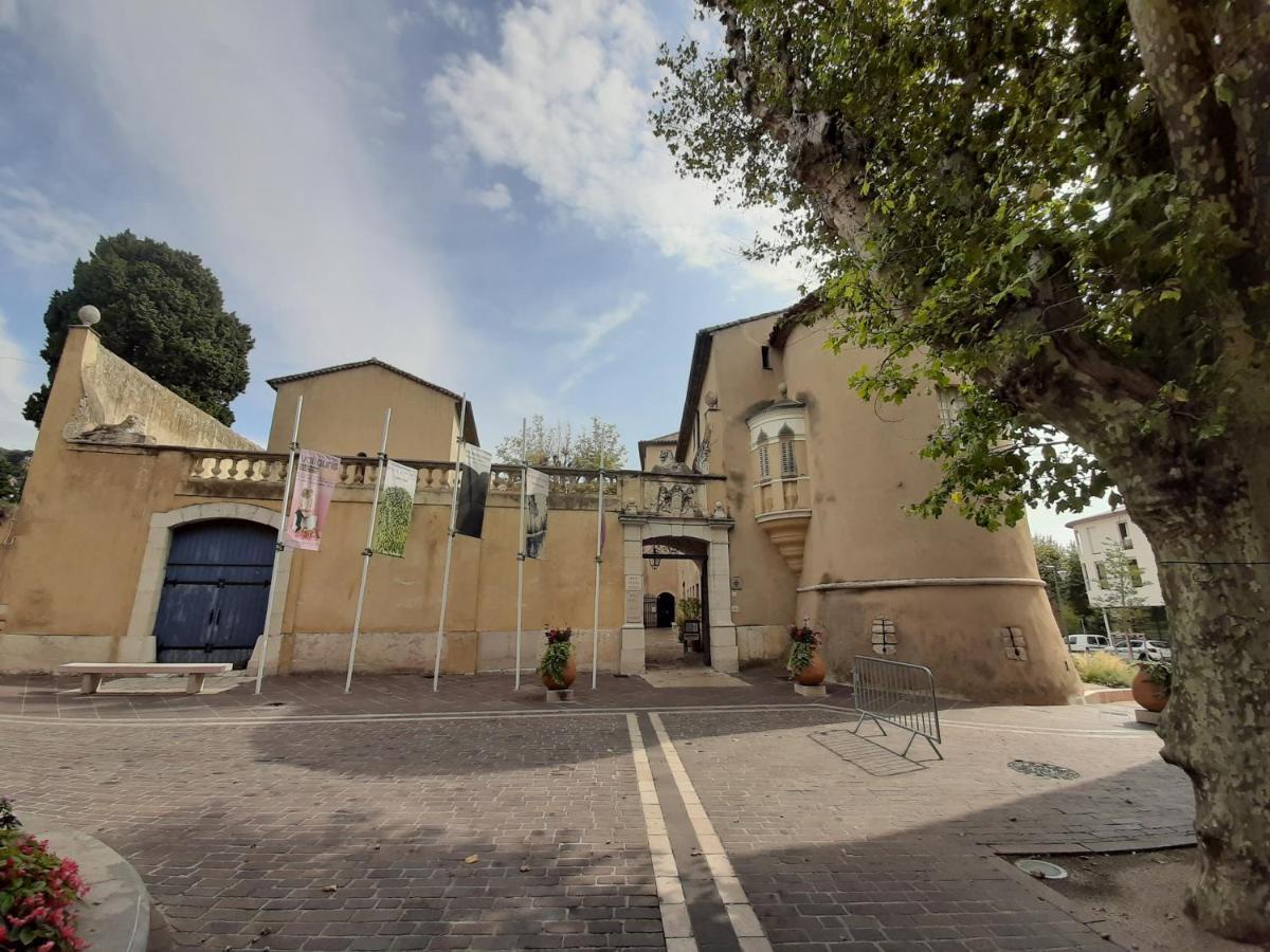 Design Loft Climatise Parking Et Piscine Apartment